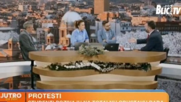 ПРОФЕСОР АНТИЋ: Лако је професорима да позивају на генерални штрајк док броје пуну плату и вичу ми смо у потпуности уз децу (ВИДЕО) ПРОФЕСОР АНТИЋ: Лако је професорима да позивају на генерални штрајк док броје пуну плату и вичу ми смо у потпуности уз децу (ВИДЕО)
