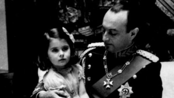 ИЗ АФРИКЕ У ГРЧКУ, У КРАЉЕВСКО ОКРУЖЕЊЕ: Богата приватна збирка уметнина, која се налазила у Белом двору, одузета је кнезу Павлу ИЗ АФРИКЕ У ГРЧКУ, У КРАЉЕВСКО ОКРУЖЕЊЕ: Богата приватна збирка уметнина, која се налазила у Белом двору, одузета је кнезу Павлу