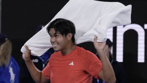 PI***** MI SE! Klinac koji je na nestvaran način izbacio Danila Medvedeva sa Australijan opena oduševio i posle meča PI***** MI SE! Klinac koji je na nestvaran način izbacio Danila Medvedeva sa Australijan opena oduševio i posle meča