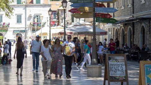 PREMA SVIM POKAZATELJIMA NAJUSPEŠNIJA SEZONA U ISTORIJI TREBINJA: Turistički bum u 2024. godini PREMA SVIM POKAZATELJIMA NAJUSPEŠNIJA SEZONA U ISTORIJI TREBINJA: Turistički bum u 2024. godini