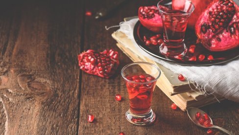 DOMAĆI LIKER OD NARA: Pravi se od samo tri sastojka, po tradicionalnom italijanskom receptu DOMAĆI LIKER OD NARA: Pravi se od samo tri sastojka, po tradicionalnom italijanskom receptu