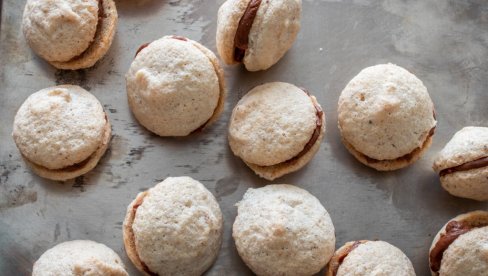 RECEPT ZA ČUVENE PADOBRANCE: Slatkiš koji je obeležio svačije detinjstvo RECEPT ZA ČUVENE PADOBRANCE: Slatkiš koji je obeležio svačije detinjstvo