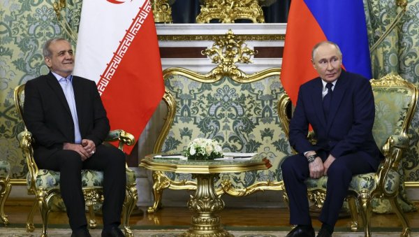 ВЕЛИКИ СПОРАЗУМ ИЗМЕЂУ РУСИЈЕ И ИРАНА: Путин и Пезешкијан се огласили из Москве ВЕЛИКИ СПОРАЗУМ ИЗМЕЂУ РУСИЈЕ И ИРАНА: Путин и Пезешкијан се огласили из Москве