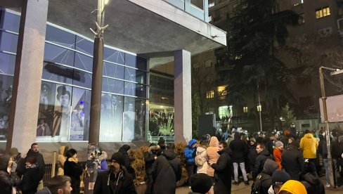 STRANI INTELEKTUALCI UPOZORAVAJU: Srbija ponovo postaje poligon za tuđe igre – samo narod može sprečiti ponovnu katastrofu STRANI INTELEKTUALCI UPOZORAVAJU: Srbija ponovo postaje poligon za tuđe igre – samo narod može sprečiti ponovnu katastrofu