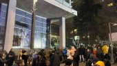 STRANI INTELEKTUALCI UPOZORAVAJU: Srbija ponovo postaje poligon za tuđe igre – samo narod može sprečiti ponovnu katastrofu STRANI INTELEKTUALCI UPOZORAVAJU: Srbija ponovo postaje poligon za tuđe igre – samo narod može sprečiti ponovnu katastrofu