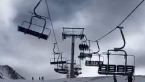 NAJMANJE 30 OSOBA POVREĐENO: Srušio se deo žičare u ski centru u Španiji (VIDEO) NAJMANJE 30 OSOBA POVREĐENO: Srušio se deo žičare u ski centru u Španiji (VIDEO)