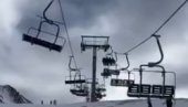 NAJMANJE 30 OSOBA POVREĐENO: Srušio se deo žičare u ski centru u Španiji (VIDEO) NAJMANJE 30 OSOBA POVREĐENO: Srušio se deo žičare u ski centru u Španiji (VIDEO)