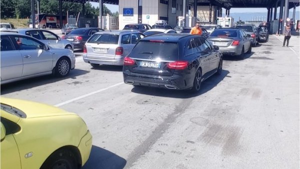 УХАПШЕНА РУСКИЊА НА МЕРДАРУ: Куртијева полиција извршила хапшење УХАПШЕНА РУСКИЊА НА МЕРДАРУ: Куртијева полиција извршила хапшење