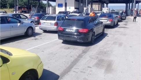 ZBOG MARIHUANE OSTAO BEZ ČETIRI AUTOMOBILA: Zaplena droge na prelazu Merdare