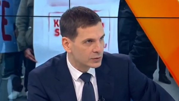 ЕВО КАКО ЈЕ МИЛОШ ЈОВАНОВИЋ ОДЈАВИО СТУДЕНТЕ (ВИДЕО) ЕВО КАКО ЈЕ МИЛОШ ЈОВАНОВИЋ ОДЈАВИО СТУДЕНТЕ (ВИДЕО)