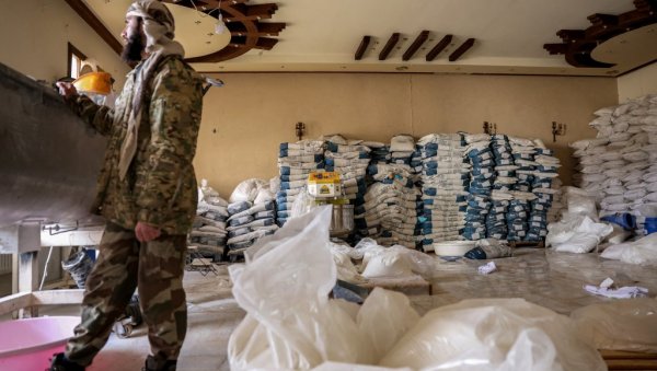 ОТКРИВЕНО ЈЕДНО ОД НАЈВЕЋИХ СКЛАДИШТА ДРОГЕ У СИРИЈИ Анадолија: Магацине је користио режим свргнутог Башара ал Асада ОТКРИВЕНО ЈЕДНО ОД НАЈВЕЋИХ СКЛАДИШТА ДРОГЕ У СИРИЈИ Анадолија: Магацине је користио режим свргнутог Башара ал Асада