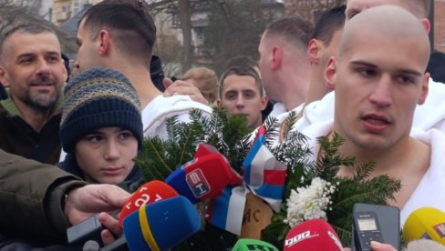 „PRELEP JE OSEĆAJ BITI PRVI MEĐU VITEZOVIMA“: Prvi do Časnog krsta u Banjaluci David Dardić (FOTO/VIDEO) „PRELEP JE OSEĆAJ BITI PRVI MEĐU VITEZOVIMA“: Prvi do Časnog krsta u Banjaluci David Dardić (FOTO/VIDEO)