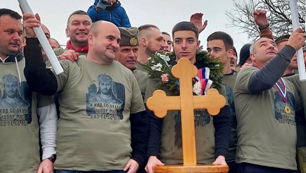 ДВА ПУТА УЛАЗИЛИ У ВОДУ: На Градском језеру у Вршцу пливало бише од 260 људи (ФОТО) ДВА ПУТА УЛАЗИЛИ У ВОДУ: На Градском језеру у Вршцу пливало бише од 260 људи (ФОТО)