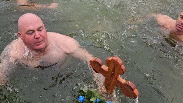 ЈЕДИНСТВО У ВЕРИ: Управа за извршење кривичних санкција по први пут организовала пливање за Часни крст ЈЕДИНСТВО У ВЕРИ: Управа за извршење кривичних санкција по први пут организовала пливање за Часни крст
