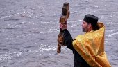 КРСТОВДАН ОБЕЛЕЖЕН У САРПСБОРГУ: Пливање за Часни крст у хладним водама фјорда КРСТОВДАН ОБЕЛЕЖЕН У САРПСБОРГУ: Пливање за Часни крст у хладним водама фјорда