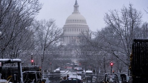 СВАКО КО ДА ОТКАЗ, ОТПРЕМНИНА У ВИСИНИ ОД 8 ПЛАТА: Трампова понуда федералним радницима СВАКО КО ДА ОТКАЗ, ОТПРЕМНИНА У ВИСИНИ ОД 8 ПЛАТА: Трампова понуда федералним радницима