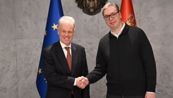 ВАЖАН И САДРЖАЈАН РАЗГОВОР: Вучић се састао са Копманом (ФОТО) ВАЖАН И САДРЖАЈАН РАЗГОВОР: Вучић се састао са Копманом (ФОТО)