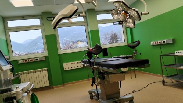 НА ПОРОЂАЈ УЗ ПРАТЊУ: У Општој болници у Врању обезбеђени најбољи услови за будуће мајке НА ПОРОЂАЈ УЗ ПРАТЊУ: У Општој болници у Врању обезбеђени најбољи услови за будуће мајке