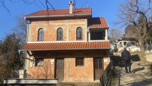 КАПЕЛА БЕЗ СТРУЈЕ 20 ГОДИНА: Гробље у центру Ритопека у веома лошем стању, нико га не одржава КАПЕЛА БЕЗ СТРУЈЕ 20 ГОДИНА: Гробље у центру Ритопека у веома лошем стању, нико га не одржава