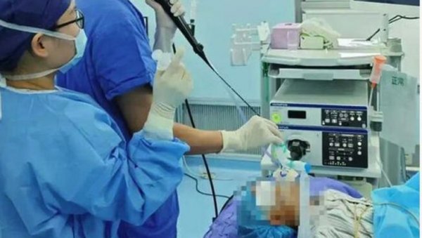 СТВОРЕЊЕ СЕ КРИЛО У ПЛУЋИМА ДЕЧАКА: Деловало је као прехлада, а онда је почео да искашљава крв (ФОТО) СТВОРЕЊЕ СЕ КРИЛО У ПЛУЋИМА ДЕЧАКА: Деловало је као прехлада, а онда је почео да искашљава крв (ФОТО)