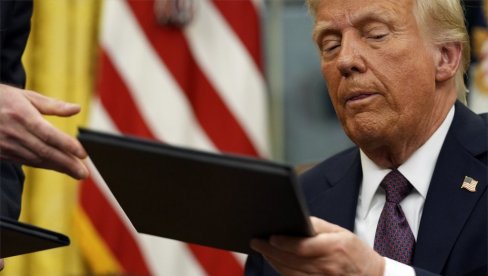 КАУБОЈСКА АМЕРИКА ПОЛУДЕЛА ДО КРАЈА: Трамп врши притисак на кога стигне