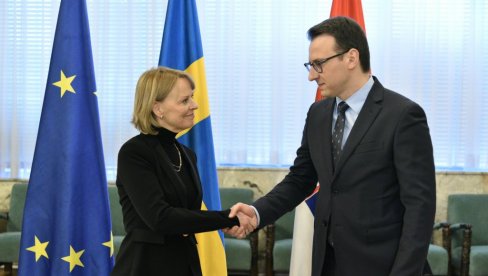PRIŠTINA NASILNO ZATVORILA VIŠE OD 35 SRPSKIH INSTITUCIJA: Petković sa ambasadorkom Švedske o nezapamćenom Kurtijevom teroru PRIŠTINA NASILNO ZATVORILA VIŠE OD 35 SRPSKIH INSTITUCIJA: Petković sa ambasadorkom Švedske o nezapamćenom Kurtijevom teroru