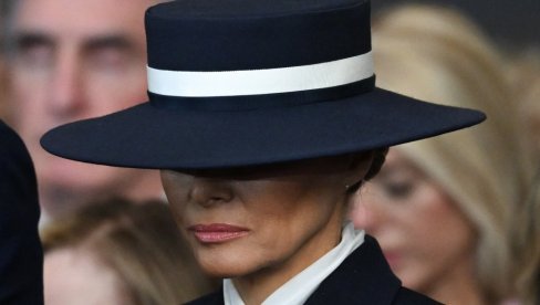 MELANIJA SE VRATILA U VAŠINGTON: Došla na prijem posle četiri nedelje odsustva MELANIJA SE VRATILA U VAŠINGTON: Došla na prijem posle četiri nedelje odsustva
