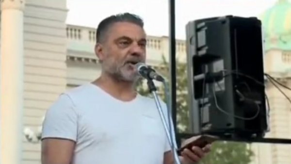 ПА ДОБРО, ДА ЛИ ЈЕ ОВО НОРМАЛНО? Ђиласов плаћеник се лудачки понашао на Еуроспорту, срамно ударио на Вучића ПА ДОБРО, ДА ЛИ ЈЕ ОВО НОРМАЛНО? Ђиласов плаћеник се лудачки понашао на Еуроспорту, срамно ударио на Вучића