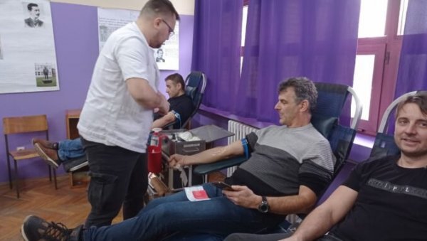 ХУМАНИ БЕЛОЦРКВАНИ: Упркос вирусима, крв добровољно дало 83 људи ХУМАНИ БЕЛОЦРКВАНИ: Упркос вирусима, крв добровољно дало 83 људи