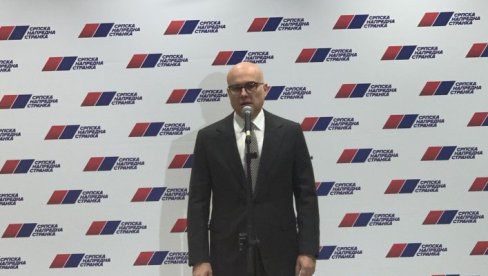 NASILNO RUŠENJE INSTITUCIJA JE APSOLUTNO NEPRIHVATLJIVO: Vučević - Nećemo podržati bilo kakvu prelaznu vladu NASILNO RUŠENJE INSTITUCIJA JE APSOLUTNO NEPRIHVATLJIVO: Vučević - Nećemo podržati bilo kakvu prelaznu vladu