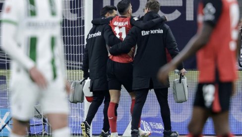 TRAŽE POJAČANJE: Prvak Bundeslige ostao bez važnog igrača usled teške povrede (FOTO) TRAŽE POJAČANJE: Prvak Bundeslige ostao bez važnog igrača usled teške povrede (FOTO)