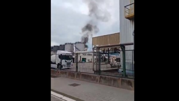 ПОГИНУО МУШКАРАЦ, ВИШЕ ПОВРЕЂЕНО У ШПАНИЈИ: Експлозија у луци у Барселони (ВИДЕО) ПОГИНУО МУШКАРАЦ, ВИШЕ ПОВРЕЂЕНО У ШПАНИЈИ: Експлозија у луци у Барселони (ВИДЕО)