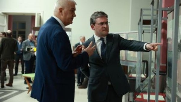 ОБЕЛЕЖЕНО 75 ГОДИНА РАДА АРХИВА ЈУГОСЛАВИЈЕ: Брига о меморији и здрављу нације ОБЕЛЕЖЕНО 75 ГОДИНА РАДА АРХИВА ЈУГОСЛАВИЈЕ: Брига о меморији и здрављу нације