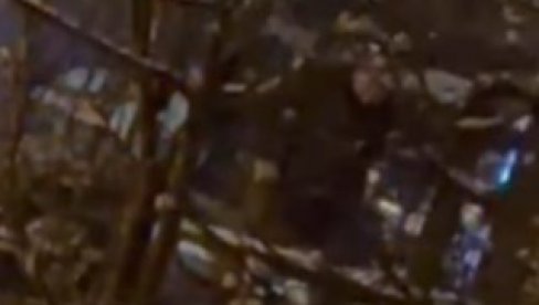 PUCAO NA POLICIJU: Pogledajte akciju opkoljavanja Teslićanina (VIDEO) PUCAO NA POLICIJU: Pogledajte akciju opkoljavanja Teslićanina (VIDEO)