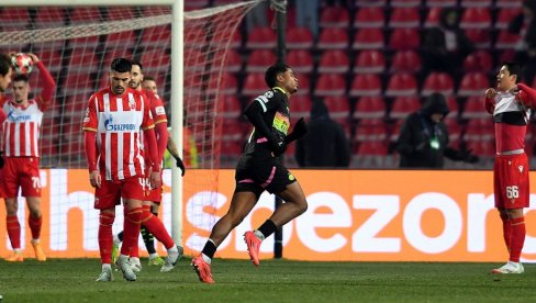 ŠTA SE OVO DEŠAVA? PSV treći put matirao Glazera u prvom poluvremenu (VIDEO) ŠTA SE OVO DEŠAVA? PSV treći put matirao Glazera u prvom poluvremenu (VIDEO)