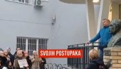 ГРУХОЊИЋЕВ НАЈБОЉИ ПРИЈАТЕЉ ПРЕДВОДИ БЛОКАДЕ: Злоупотребљава децу и поручује - Срби су геноцидни (ВИДЕО)