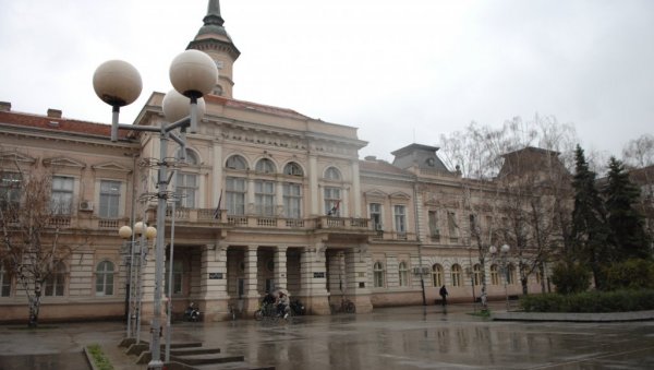 ДОЂИТЕ ДА ИМ Ј*** МИЛУ МРТВУ МАЈКУ Језиве претње ученика у Бечеју, позива на линч ученика и професора који неће да подрже блокаде ДОЂИТЕ ДА ИМ Ј*** МИЛУ МРТВУ МАЈКУ Језиве претње ученика у Бечеју, позива на линч ученика и професора који неће да подрже блокаде