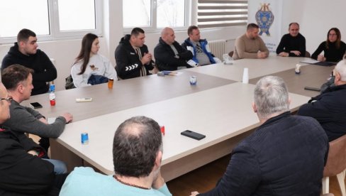 POTPISNI UGOVORI: Obezbeđen novac za sportske klubove u Žitištu POTPISNI UGOVORI: Obezbeđen novac za sportske klubove u Žitištu