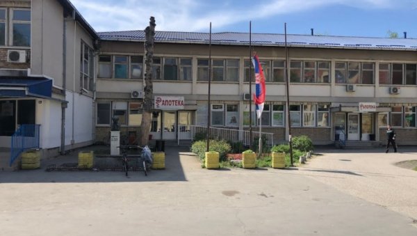 КЉУЧ ЗА ДЕБЛОКАДУ РАЧУНА 25 МИЛИОНА: Новцем локалне управе омогућен рад дома здравља у Бачкој Паланци КЉУЧ ЗА ДЕБЛОКАДУ РАЧУНА 25 МИЛИОНА: Новцем локалне управе омогућен рад дома здравља у Бачкој Паланци