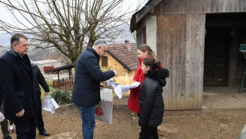 OČEKUJEM DA SRPSKA LISTA OSVOJI SVIH 10 MANDATA Elek: To je jedini način za opstanak Srba na KiM OČEKUJEM DA SRPSKA LISTA OSVOJI SVIH 10 MANDATA Elek: To je jedini način za opstanak Srba na KiM