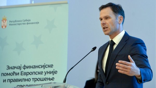 МАЛИ ПОРУЧИО ЛОКАЛНИМ САМОУПРАВАМА: Ваши буџети су ваша одговорност МАЛИ ПОРУЧИО ЛОКАЛНИМ САМОУПРАВАМА: Ваши буџети су ваша одговорност