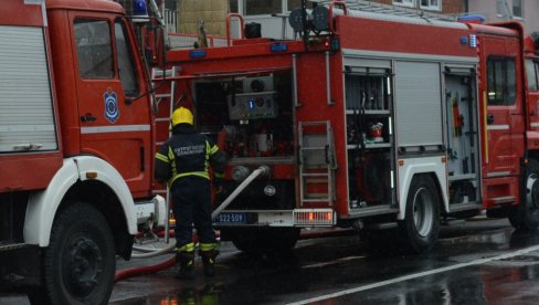 NEMA POVREĐENIH: Zapalio se autobus na Ibarskoj magistrali kod Kraljeva NEMA POVREĐENIH: Zapalio se autobus na Ibarskoj magistrali kod Kraljeva
