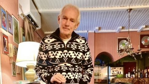 POLOMIO TELEFON: Srđan Marjanović doneo svoj novi muzčki izraz (FOTO/VIDEO) POLOMIO TELEFON: Srđan Marjanović doneo svoj novi muzčki izraz (FOTO/VIDEO)
