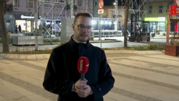 ДИРЕКТНО ИЗ ЈАГОДИНЕ: Репортер Новости са трга, где ће сутра бити велики скуп (ВИДЕО) ДИРЕКТНО ИЗ ЈАГОДИНЕ: Репортер Новости са трга, где ће сутра бити велики скуп (ВИДЕО)