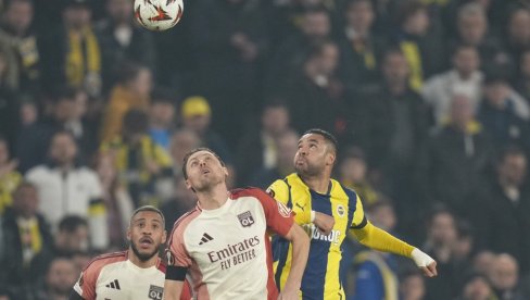 MATIĆ I TADIĆ DELILI BODOVE: Srbi priredili spektakl, pa im sudija uzeo slavu MATIĆ I TADIĆ DELILI BODOVE: Srbi priredili spektakl, pa im sudija uzeo slavu