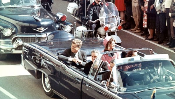 ИСТОРИЈСКА ОДЛУКА ТРАМПА: Скида се ознака тајности са досијеа о убиству Кенедијевих и Мартина Лутера ИСТОРИЈСКА ОДЛУКА ТРАМПА: Скида се ознака тајности са досијеа о убиству Кенедијевих и Мартина Лутера