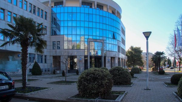 ПРОБЛЕМИ У ЕЛЕКТРОПРИВРЕДИ РЕПУБЛИКЕ СРПСКЕ: Радници незадовољни мањим платама, управа тврди да су смањене стимулације ПРОБЛЕМИ У ЕЛЕКТРОПРИВРЕДИ РЕПУБЛИКЕ СРПСКЕ: Радници незадовољни мањим платама, управа тврди да су смањене стимулације