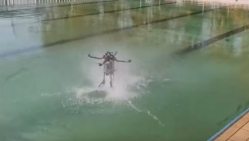 KINA RAZVIJA JEDINSTVENI NA SVETU DRON: Sposoban za operacije i pod vodom i u vazduhu – „Feiyi“ (VIDEO) KINA RAZVIJA JEDINSTVENI NA SVETU DRON: Sposoban za operacije i pod vodom i u vazduhu – „Feiyi“ (VIDEO)