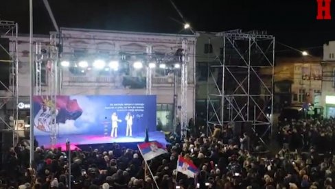 VESELO U JAGODINI: Prelepa atmosfera sa trga gde će biti veliki skup (VIDEO) VESELO U JAGODINI: Prelepa atmosfera sa trga gde će biti veliki skup (VIDEO)