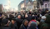 ВЕЛИЧАНСТВЕН СКУП У ЈАГОДИНИ: Више од 50.000 људи, а 150 аутобуса још није ушло у град ВЕЛИЧАНСТВЕН СКУП У ЈАГОДИНИ: Више од 50.000 људи, а 150 аутобуса још није ушло у град